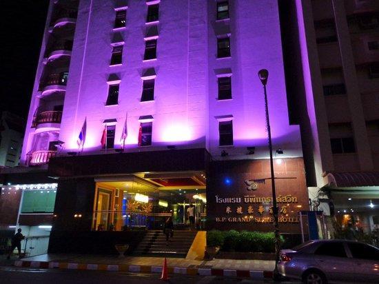 Bp Grand Suite Hotel Хатъяй Экстерьер фото